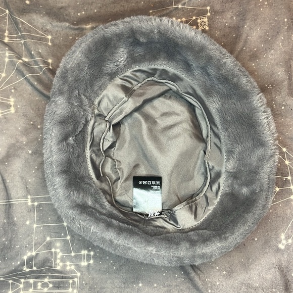 Super soft flux fur bucket hat - Picture 3 of 4